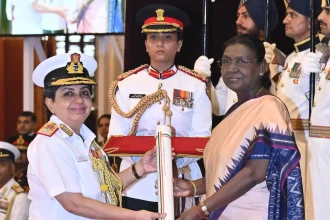 Surgeon Vice Admiral Kavita Sahai Retired Getting AVSM from President