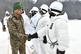 Lt Gen Madanraj Pande Shaking Hands 1