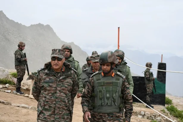 Lt Gen Pande Interacting