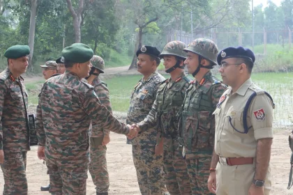 Lt Gen Pushpendra Singh Reviews Operational Preparedness Along Forward Areas of Panther Division