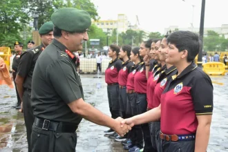 Lt Gen Rajesh Pushkar Congratulates Women Officers on Historic Samudra Pradakshina Expedition