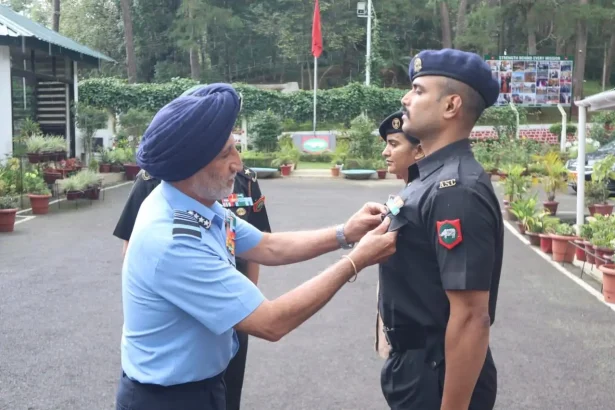 Air Marshal Walia Commending