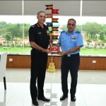 DGMS IAF Air Mshl Sandeep Thareja Receiving Memento