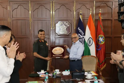 Lt Gen DS Kushwah and Shri Sadanand Date