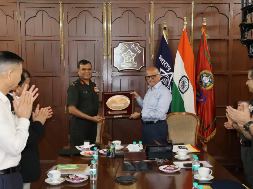 Lt Gen DS Kushwah and Shri Sadanand Date
