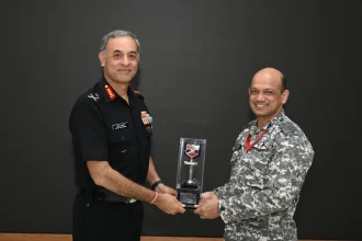 Lt Gen Mohit Malhotra Giving Memento