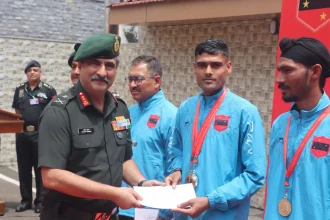Lt Gen Rajesh Pushkar Giving Award