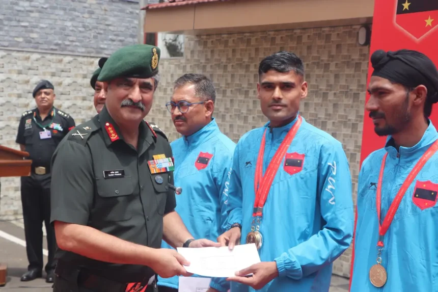 Lt Gen Rajesh Pushkar Giving Award