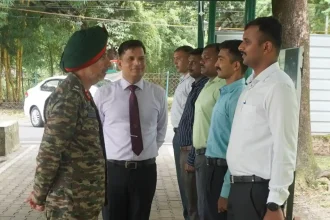 Maj Gen Mandeep Pal Singh Gill Interacting