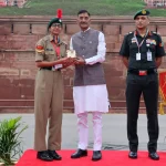 Raksha Rajya Mantri Shri Sanjay Seth Giving Award