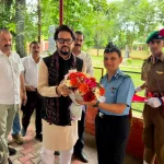 Shri Anurag Thakur with Officer
