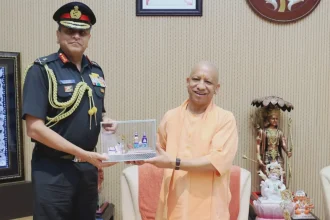 Lt Gen Anindya Sengupta Giving Memento