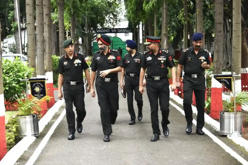 Lt Gen H S Vandra Reviews Southern Star Signal Units in Pune