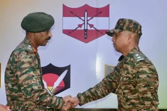 Lt Gen VMB Krishnan Shaking Hands 2