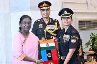 NCC Girl Cadets Who Conquered Parang La Pass Meet President Droupadi Murmu