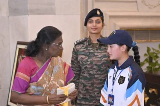 Presidet Murmu Interacting