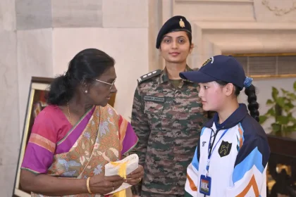 Presidet Murmu Interacting