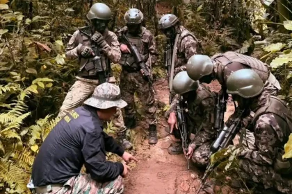 Soldiers In Jungle