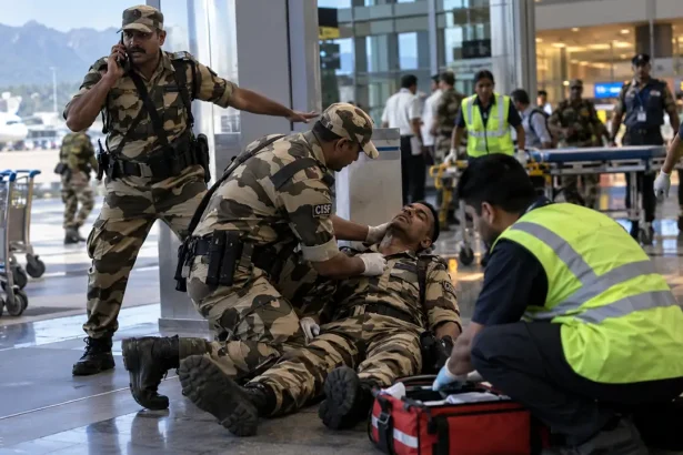जम्मू हवाई अड्डे पर CISF जवान ने खुद को गोली मारी