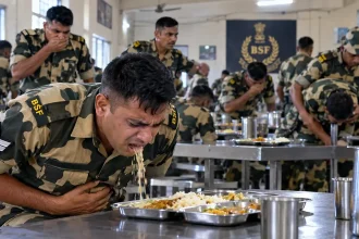 मणिपुर में संदिग्ध खाद्य विषाक्तता से BSF के 75 जवान अस्पताल में भर्ती