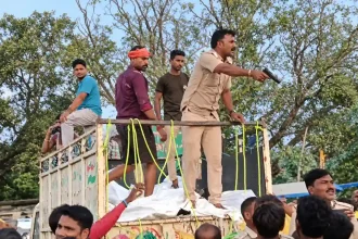 Bihar Police SHO Suspended After Pointing Pistol at Flood Victims During Relief Distribution