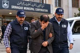 सीबीआई ने श्रीनगर नगर निगम के वार्ड अधिकारी को 10 हजार रुपये की रिश्वत लेते गिरफ्तार किया