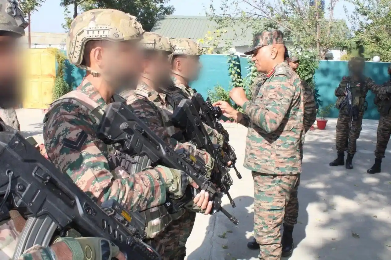 Lt Gen Pratik Sharma Reviews Security Situation at Rashtriya Rifles Unit in South Kashmir
