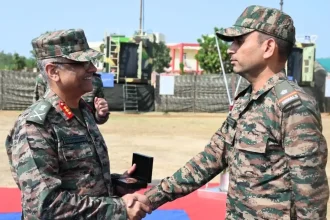 Lt Gen VS Deshpande Reviews Operational Preparedness of Indian Army Formations in Chetak Corps Zone