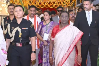President Droupadi Murmu visited Sri Durga Malleswara Swamy Varla Devasthanam in Vijayawada